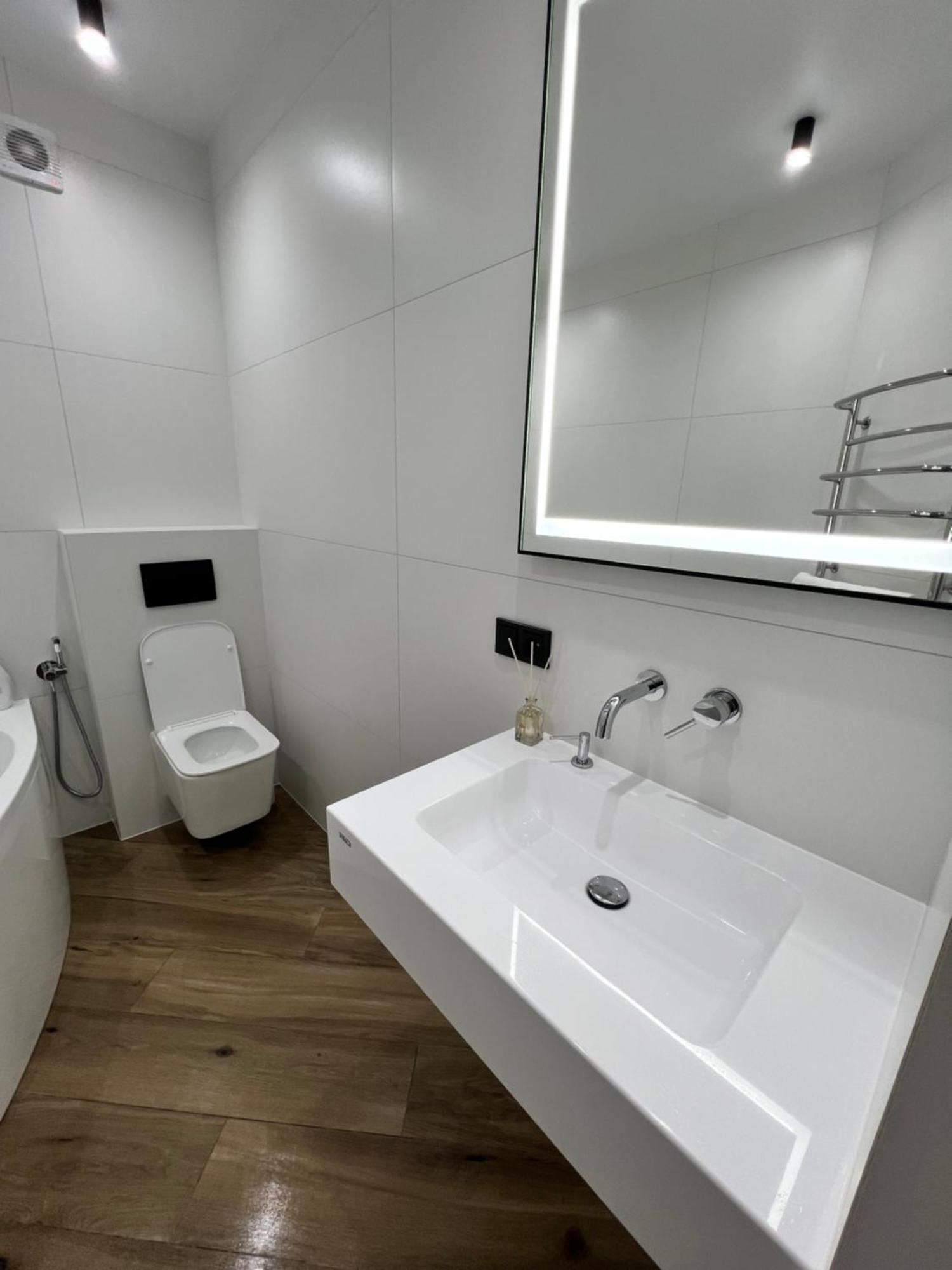 Люкс Апартаменти Район Автовокзалу В Жкарена Та Жк Great House Поблизу Обласноі Лікарні Rivne Extérieur photo