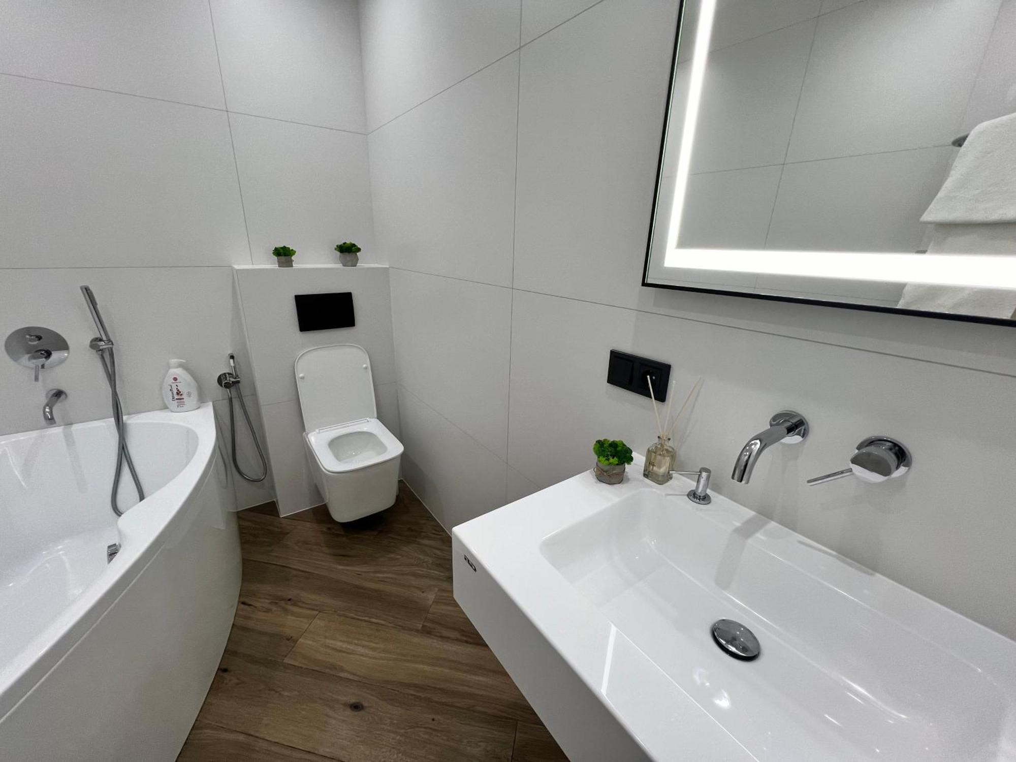 Люкс Апартаменти Район Автовокзалу В Жкарена Та Жк Great House Поблизу Обласноі Лікарні Rivne Extérieur photo